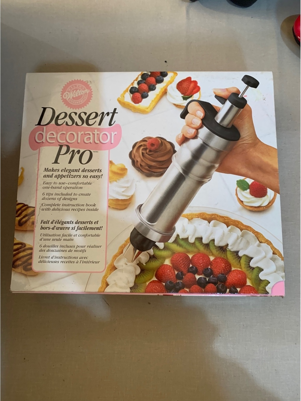Wilton Dessert Decorator Pro Cake Decorating Tool Set NEVER USED